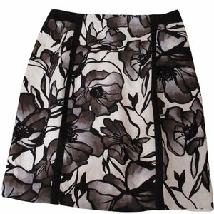 FLORAL Premise linen/Rayon blend size 4  skirt